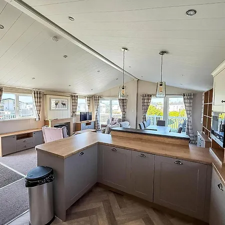 Beautiful Lodge With Decking In Hunstanton At Manor Park Ref 23195K Exterior photo