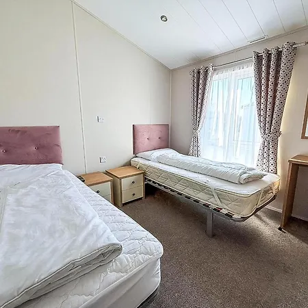 Beautiful Lodge With Decking In Hunstanton At Manor Park Ref 23195K Exterior photo