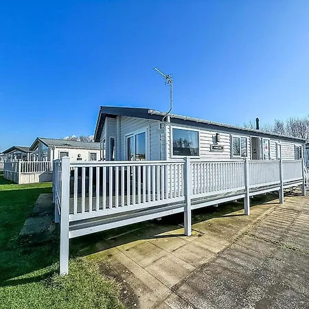 Beautiful Lodge With Decking In Hunstanton At Manor Park Ref 23195K Exterior photo